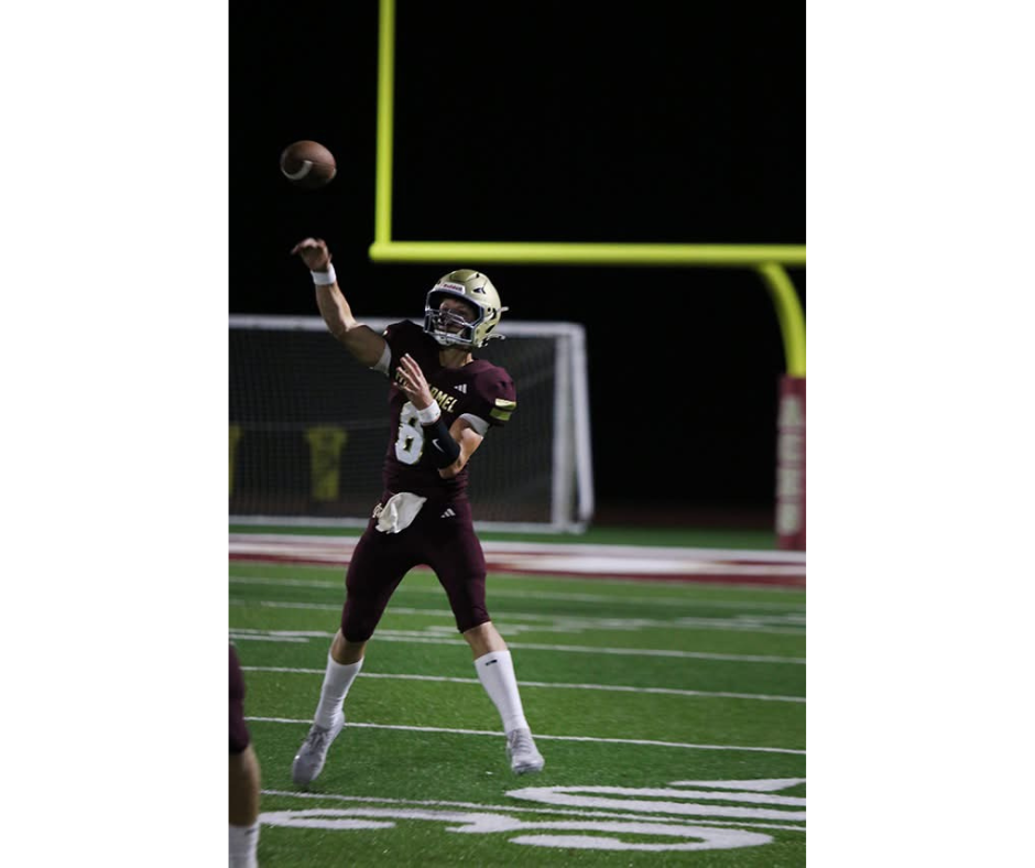 Mt. Carmel quarterback River Deisher throws a pass against Effingham on Sept. 5 (Photo by Nichole Loudermilk).
