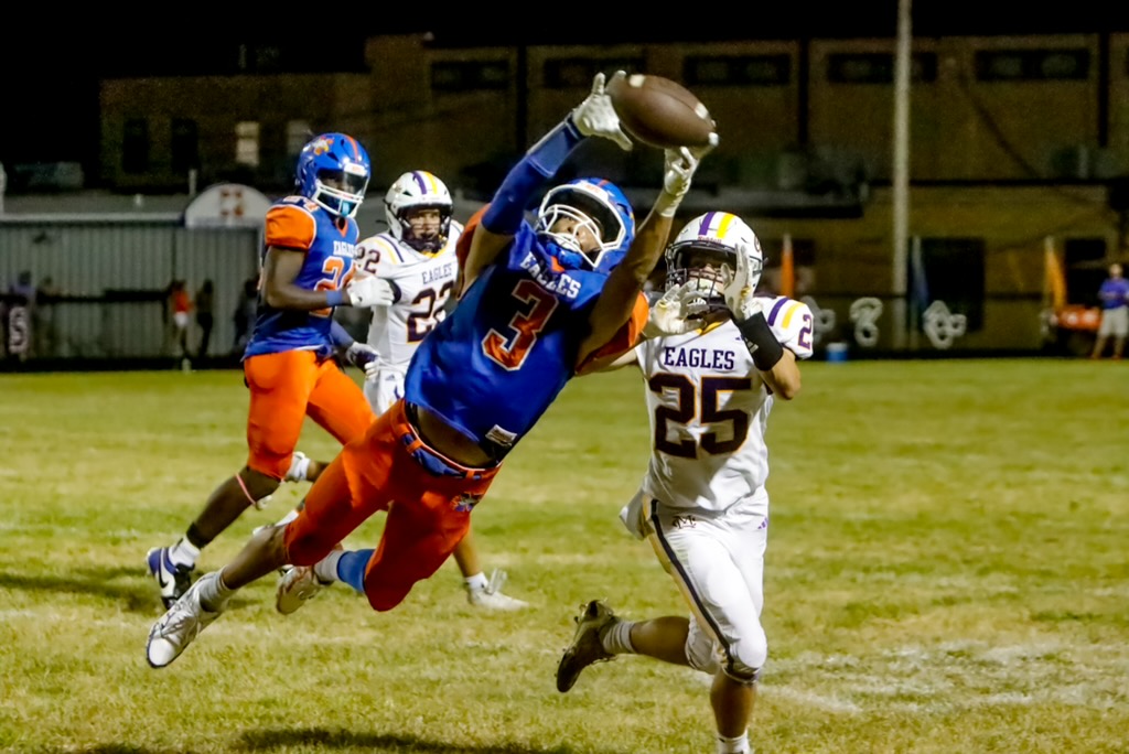 Newton's Dexter Fulton reaches to make a catch vs. Bethalto Civic Memorial on Aug. 29 (photo by Damien Hartke for Jasper County Daily News)