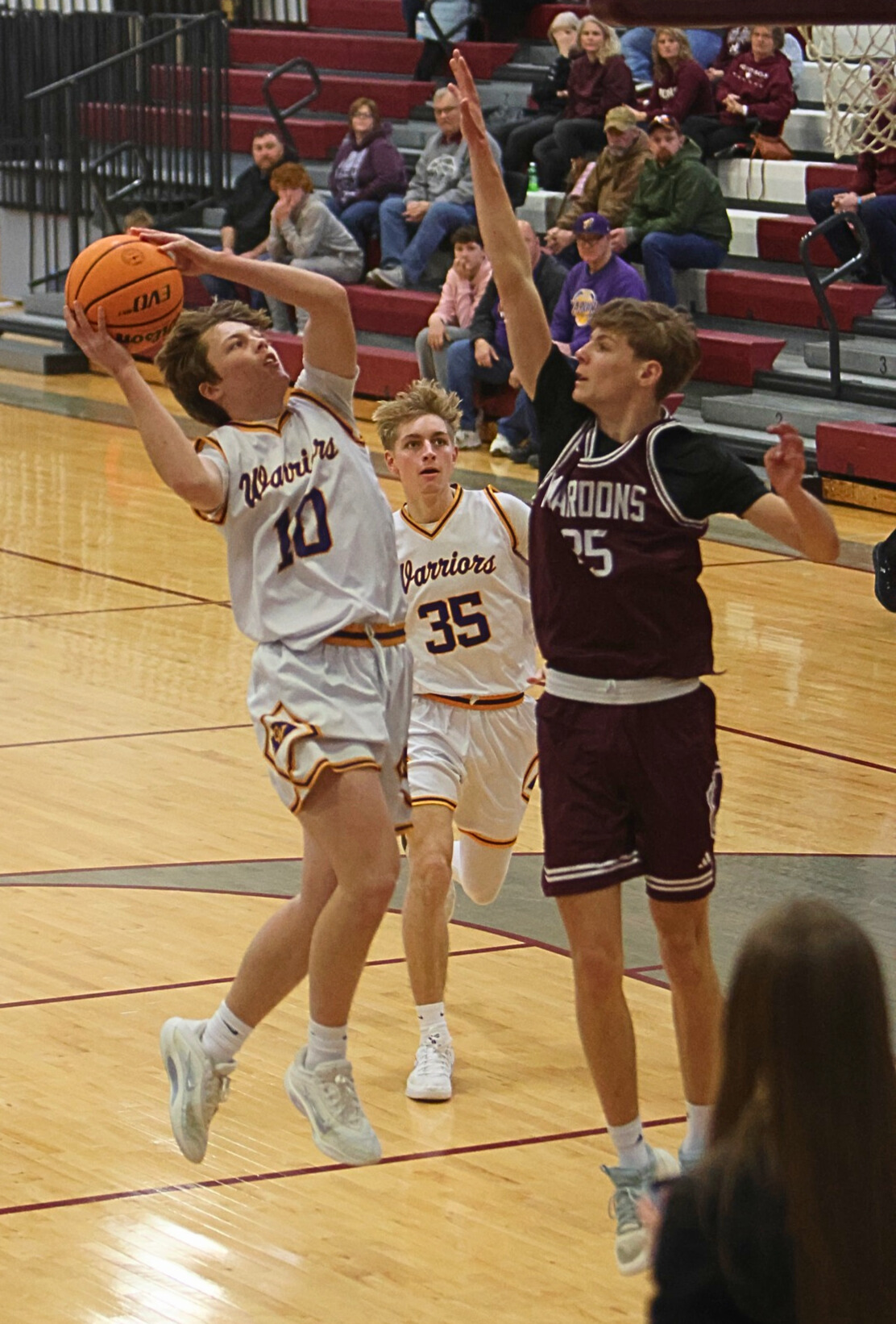 Jack Julius (10) of Casey-Westfield drives against Robinson's Mason Arnone in an LIC tournament game on Saturday (Photo by The LoKal LenZ/Terri Freeman Cox).